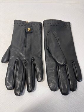 Etienne Aigner 100% Lined Leather Gloves Black, medium.  Zipper for easy on off.